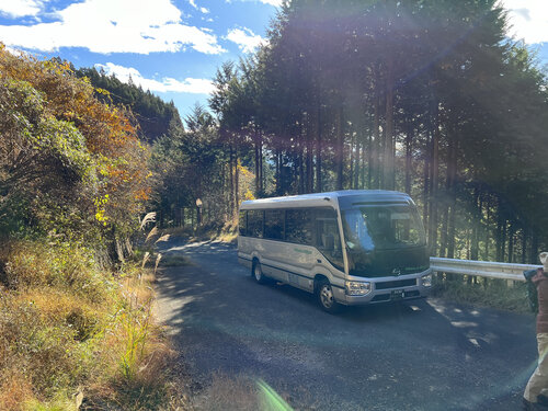 登山口のバス.jpg