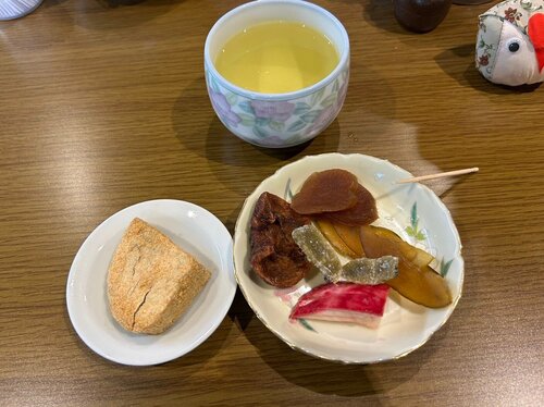 写真１７　おもてなしのお茶と手料理.jpg