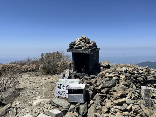 2.瓶ケ森山頂.jpg