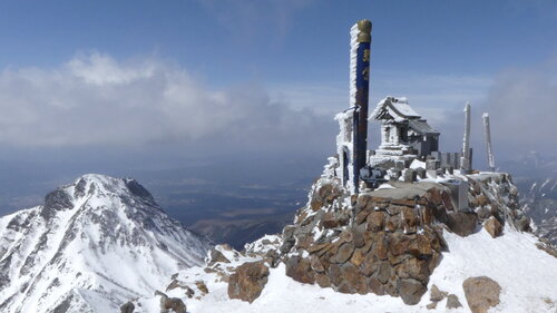 ２６．赤岳山頂と阿弥陀岳.JPG