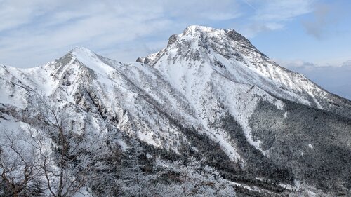 １４．阿弥陀岳（右）と中岳（左）.jpg
