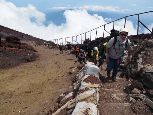 最高峰・剣ケ峰に挑む.jpgのサムネイル画像