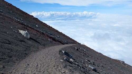 13雲海と下山道.jpg