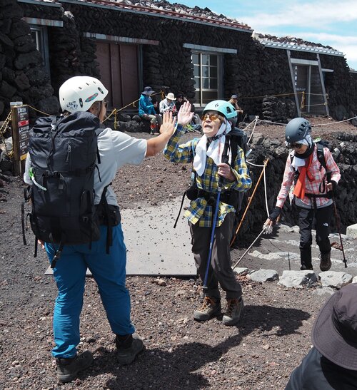 山頂でハイタッチ山.jpgのサムネイル画像のサムネイル画像