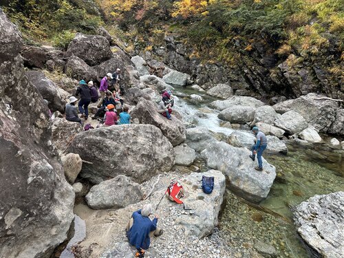 10、不動滝の前でランチタイム.jpeg